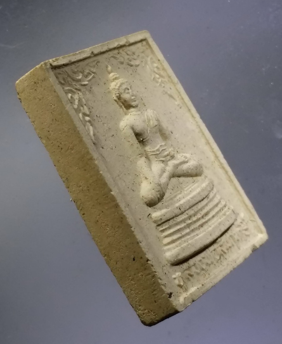 รหัสสินค้า พระมีกล่อง 3669 พระสมเด็จสังคโลก เนื้อผง หลวงพ่อสัมฤทธิ์ - หลวงพ่อบุญมี วัดเขาสมอคอน อำเภอท่าวุ้ง จังหวัดลพบุรี รุ่นขยายลานวัด