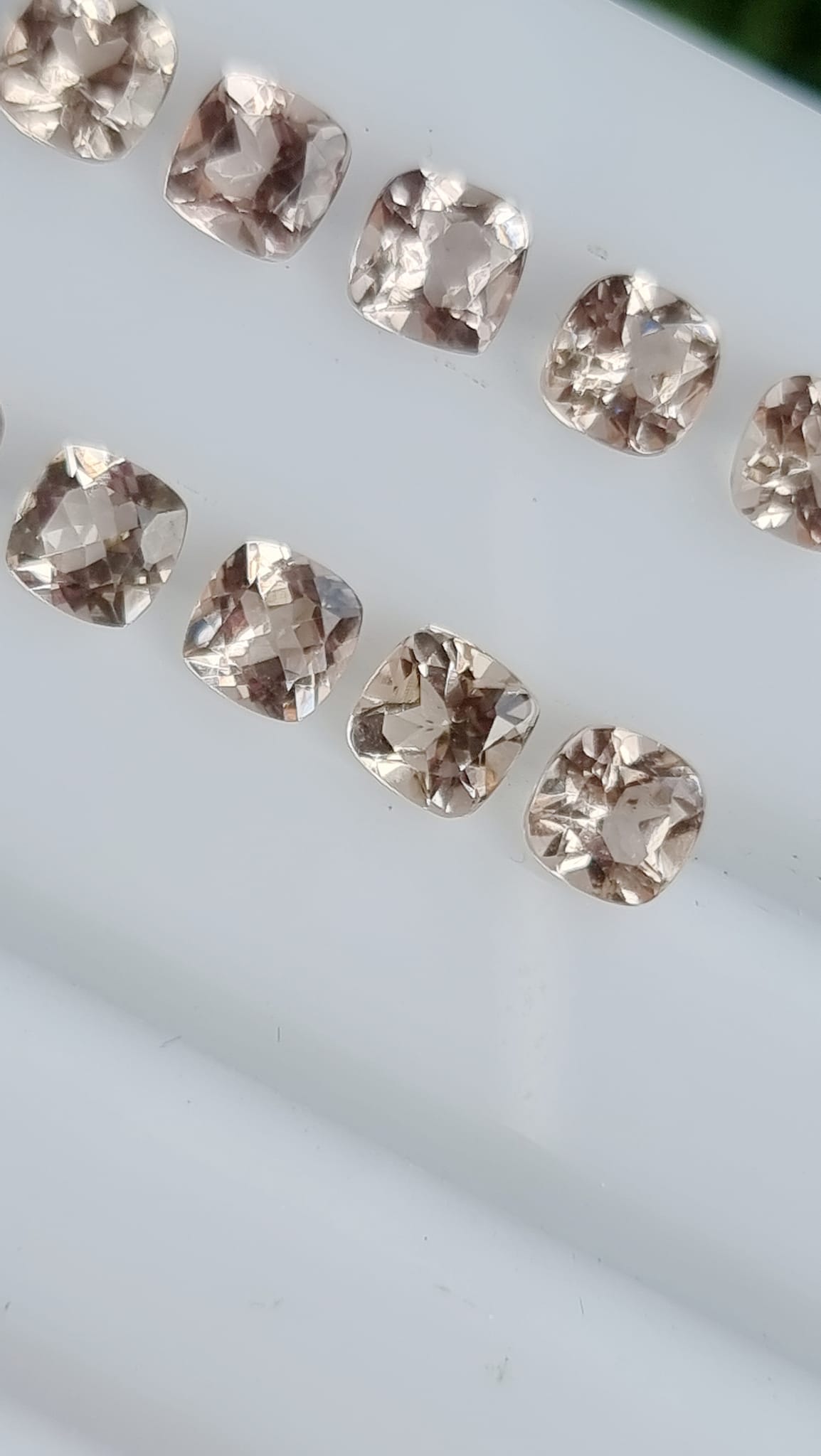 มอแกนไนท์คูชั่น 5x5mm. 1 เม็ด