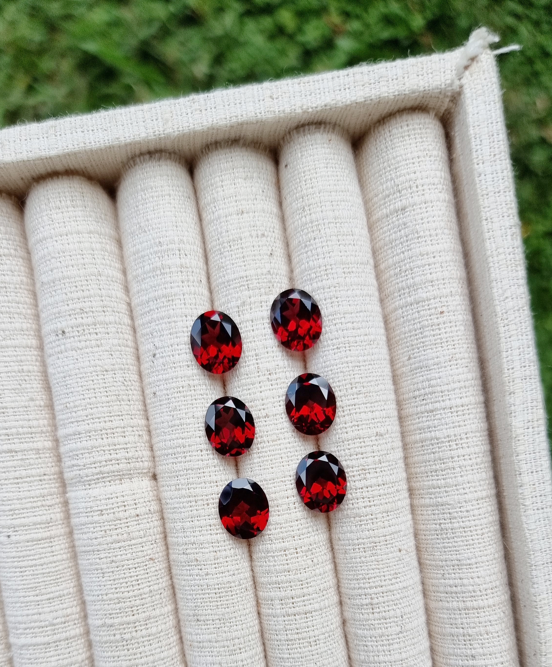 โกเมนไข่ 9x11มม. 1 เม็ด