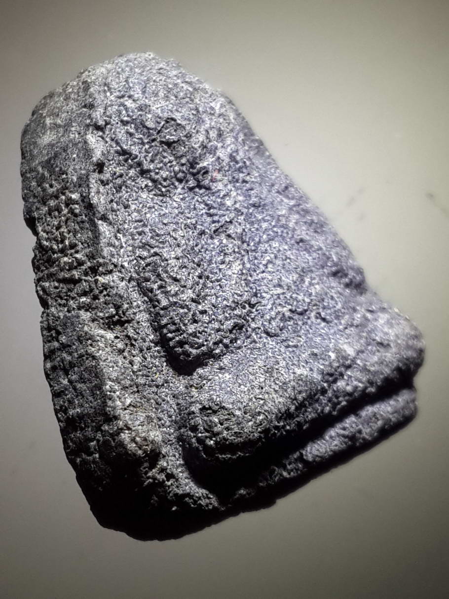 รหัสสินค้า พระปิดตา ทั่วไป 186 พระปิดตา พระครูนิสัยจริยคุณ หลวงพ่อโอด วัดจันเสน อำเภอตาคลี จังหวัดนครสวรรค์ สร้างปี 2522 เนื้อสีดำหายากสุดๆครับ ส่วนใหญ่จะเจอแต่เนื้อสีขาวกับสีน้ำตาล พระรายการนี้ให้เช่าบูชาแล้ว