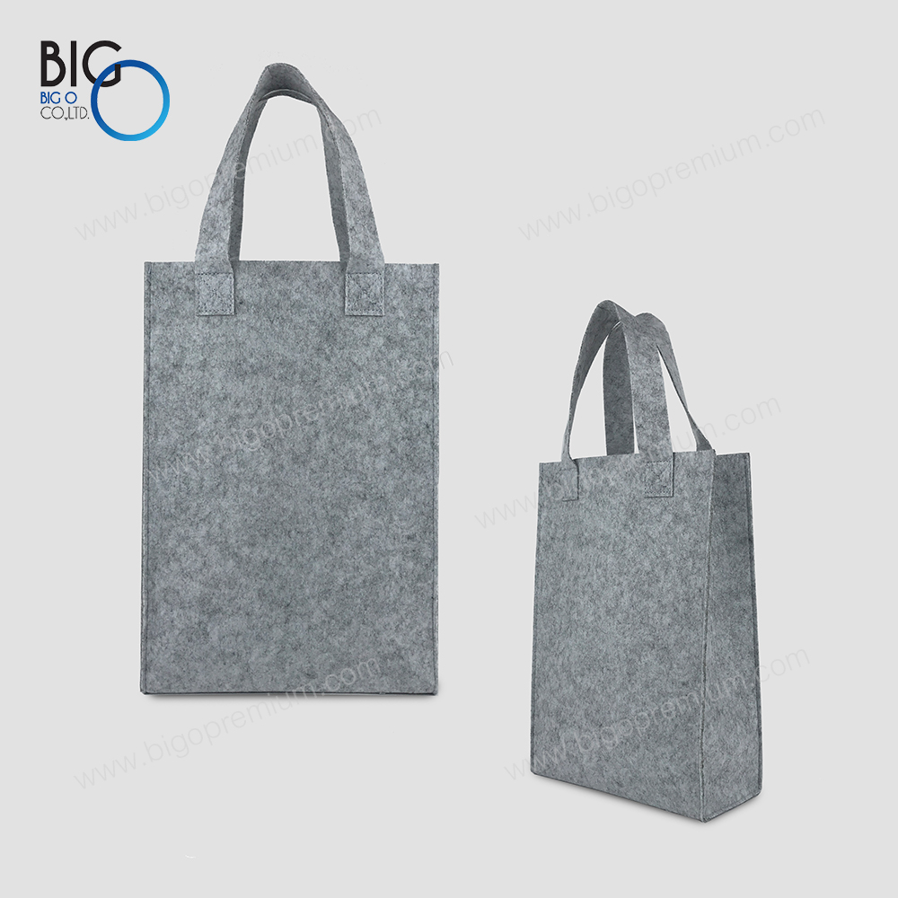 กระเป๋าถือผ้าสักหลาด