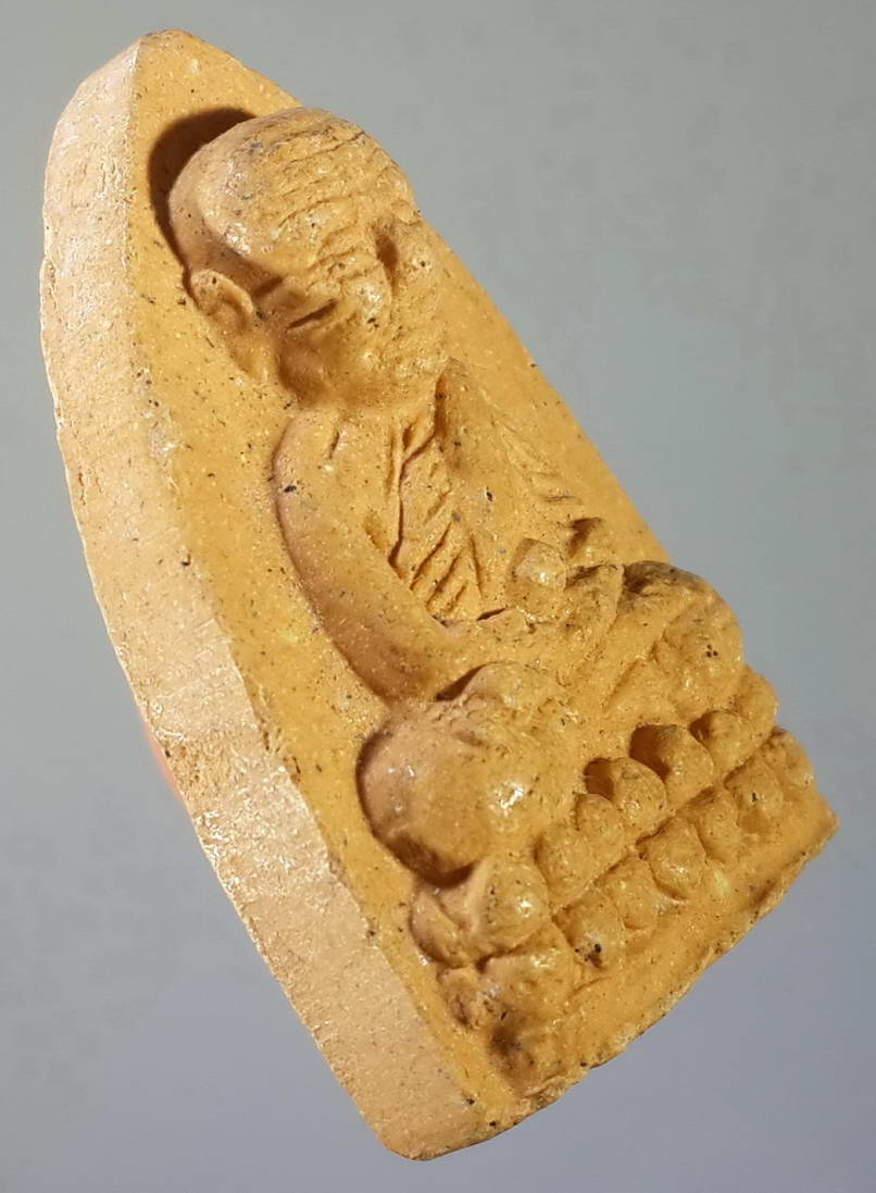 รหัสสินค้า หลวงปู่ทวด วัดต่างๆ 120 หลวงปู่ทวด เนื้อผง พิมพ์ถือลูกแก้วกายสิทธิ์ หลังเรียบ ไม่ทราบที่