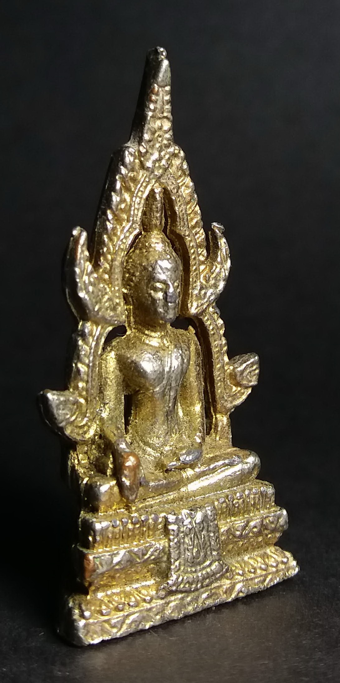 รหัสสินค้า พระกริ่ง พระหล่อ 002 รูปหล่อกะไหล่ทองสมเด็จองค์ปฐม หลวงพ่อฤาษีลิงดำ จ.อุทัยธานี ปลุกเสก พระรายการนี้ให้เช่าบูชาแล้ว