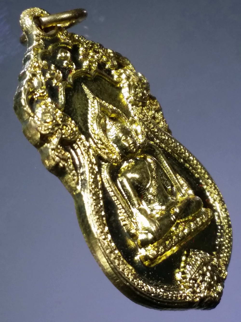 รหัสสินค้า พระมีกล่อง 181 เหรียญทองฝาบาตรหลวงพ่อเพชร หลังหลวงพ่อขาว (หลวงพ่อศรีสักยมุนี) วัดคลองทรายเหนือ จังหวัดพิจิตร สร้างปี 2559 พระรายการนี้ให้เช่าบูชาแล้ว