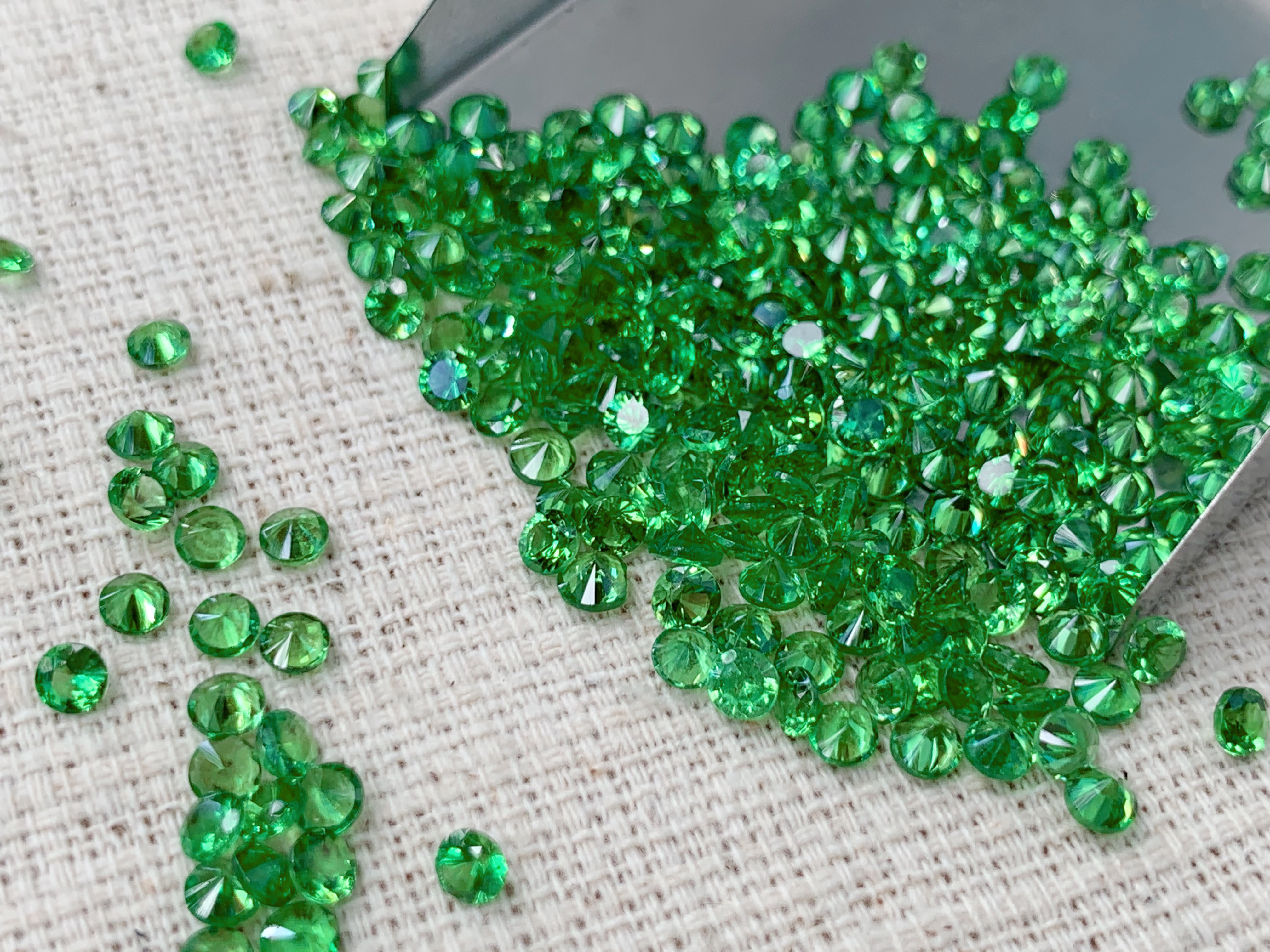 ซาโวไรท์กลม 2.7 มม. 1 กะรัต