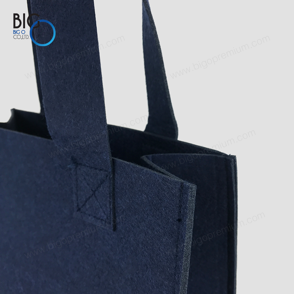 กระเป๋าถือผ้าสักหลาด