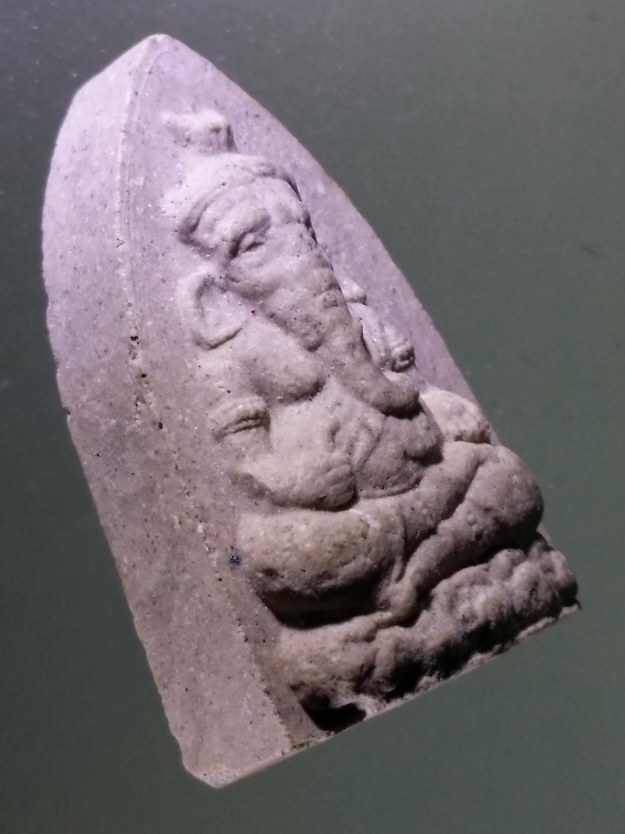 Antig Pim 117 พระพิฆเณศวรเนื้อผง ผสมข้าวก้นบาตร รุ่นสัจจะบารมี หลวงพ่อเกษม เขมโก สำนักสุสานไตรลักษณ์ จังหวัดลำปาง หายาก สร้างน้อย ไม่ค่อยพบเจอ