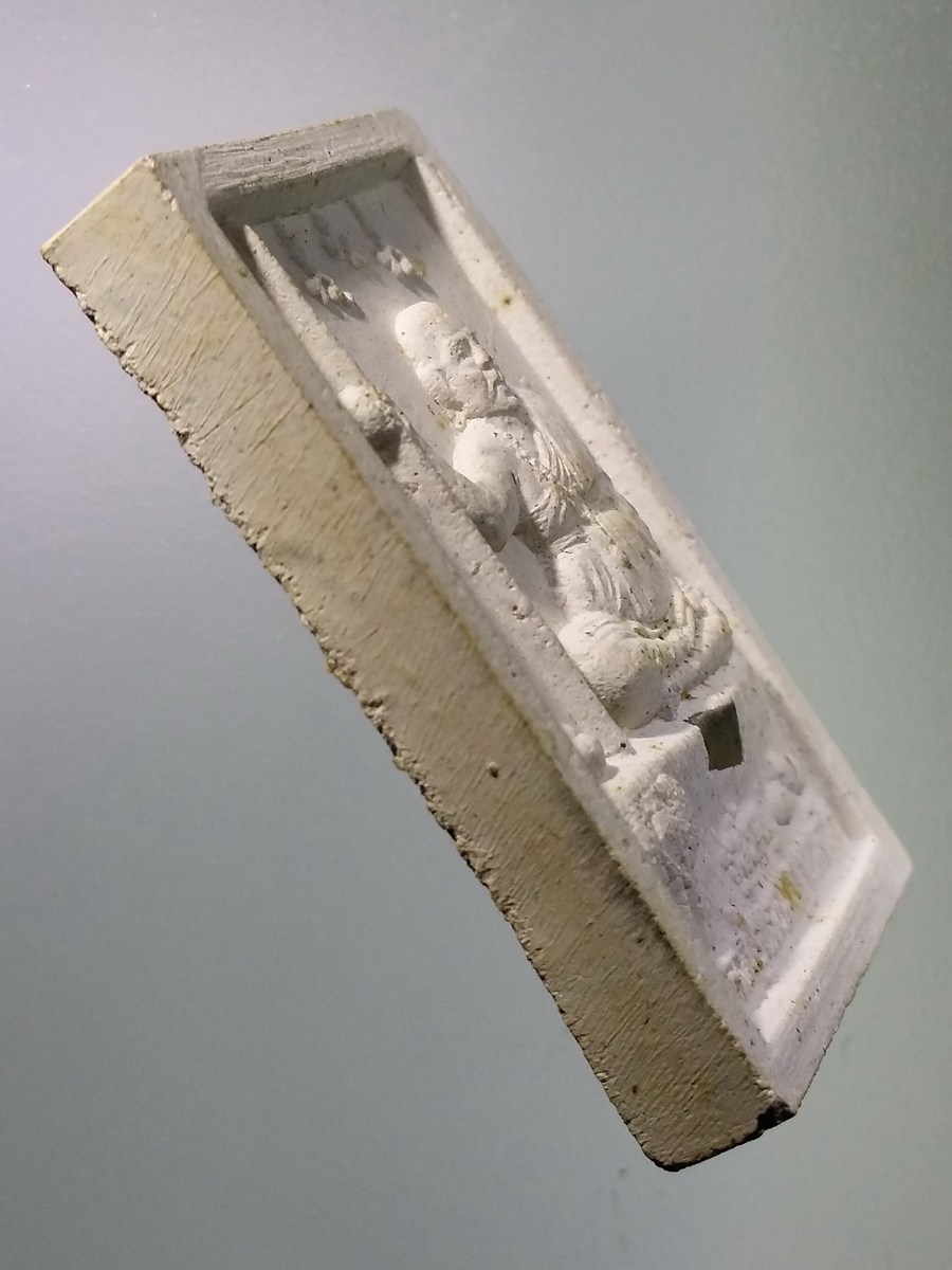 รหัสสินค้า พระมีกล่อง 439 พระผงรูปเหมือนฝังตะกรุด หลวงปู่พรหมมา เขมจาโร วัดสวนหินผานางคอย อำเภอศรีเมืองใหม่ จังหวัดอุบลราชธานี ฉลองอายุครบ 104 ปี รุ่นน้ำพุ