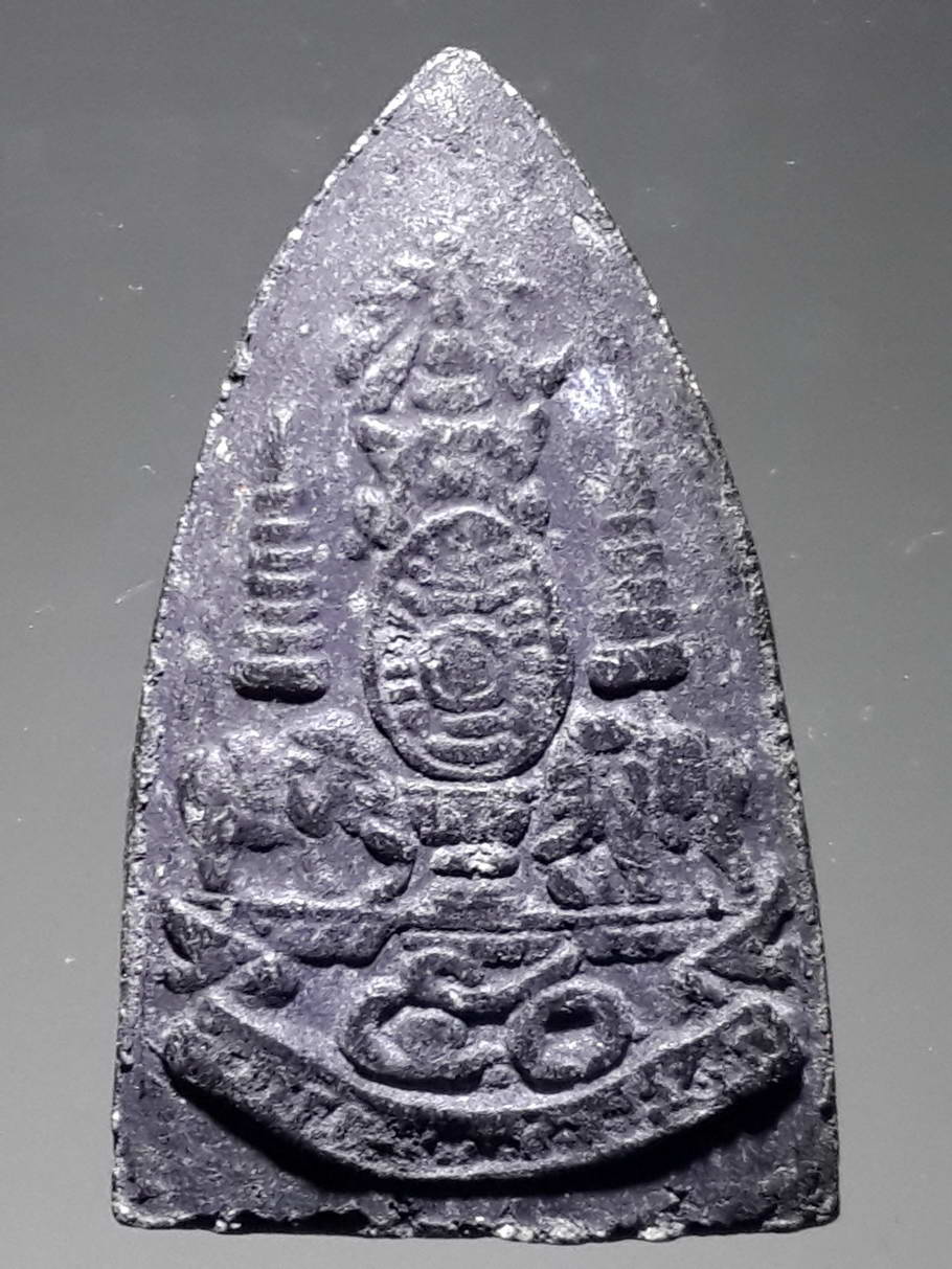 รหัสสินค้า หลวงปู่ทวด วัดต่างๆ 330 หลวงปู่ทวด วัดช้างให้ จังหวัดปัตตานี หลังตราสัญลักษณ์พระราชพิธีกาญจนาภิเษก ครองราชย์ 50 ปี ในหลวงรัชกาลที่ 9