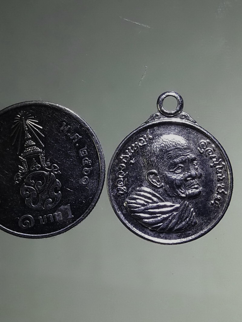 Antig FB 12767 เหรียญกลมเล็ก หลวงปู่แหวน มหาเศรษฐีมั่งมีตลอดกาล ชุบนิกเกิ้ล สภาพสวย