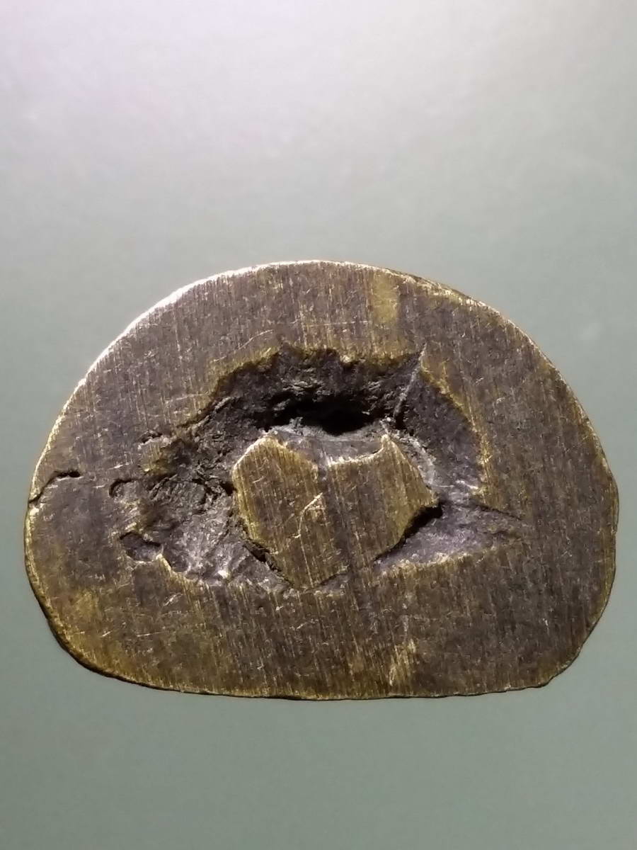 รหัสสินค้า พระกริ่ง พระหล่อ 499 รูปหล่อหลวงพ่อเงิน โค้ด ช. หล่อในตัว วัดหนองบัว อำเภอหนองบัว จังหวัดนครสวรรค์ สร้างปี 2536