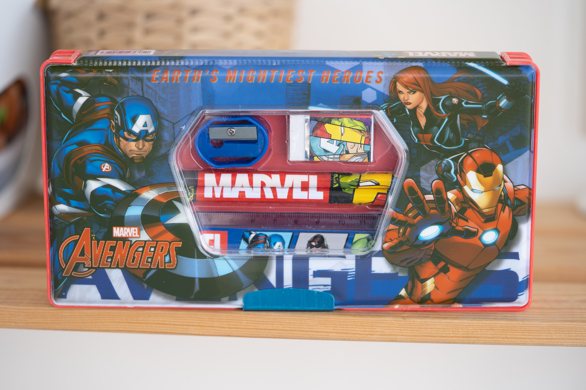 กล่องดินสอแม่เหล็กพร้อมชุดเครื่องเขียนลายอเวนเจอร์ส (Avengers) ลิขสิทธิ์แท้