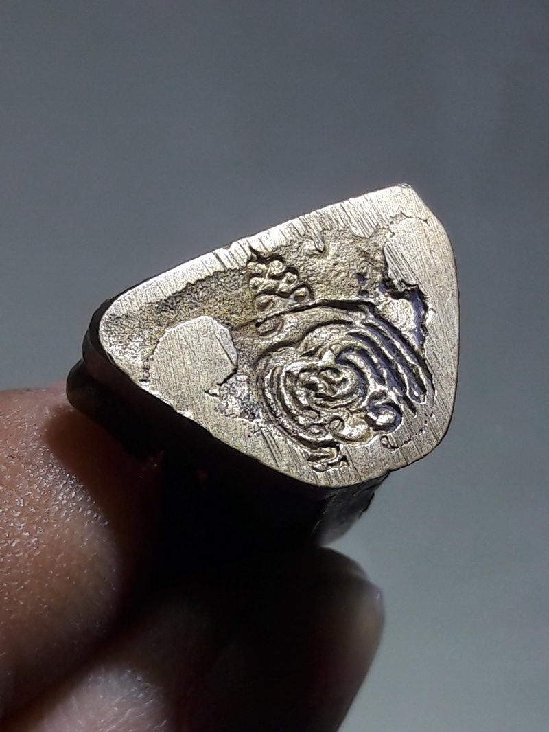 รหัสสินค้า พระมีกล่อง 299 รูปหล่อหลวงพ่อเดิม วัดหนองโพ ใต้ฐานหล่อยันต์พุทธซ้อน ออกวัดโคกเดื่อ อำเภอไพศาลี จังหวัดนครสวรรค์ ขนาดเทียบกับเหรียญบาท กล่องเดิม