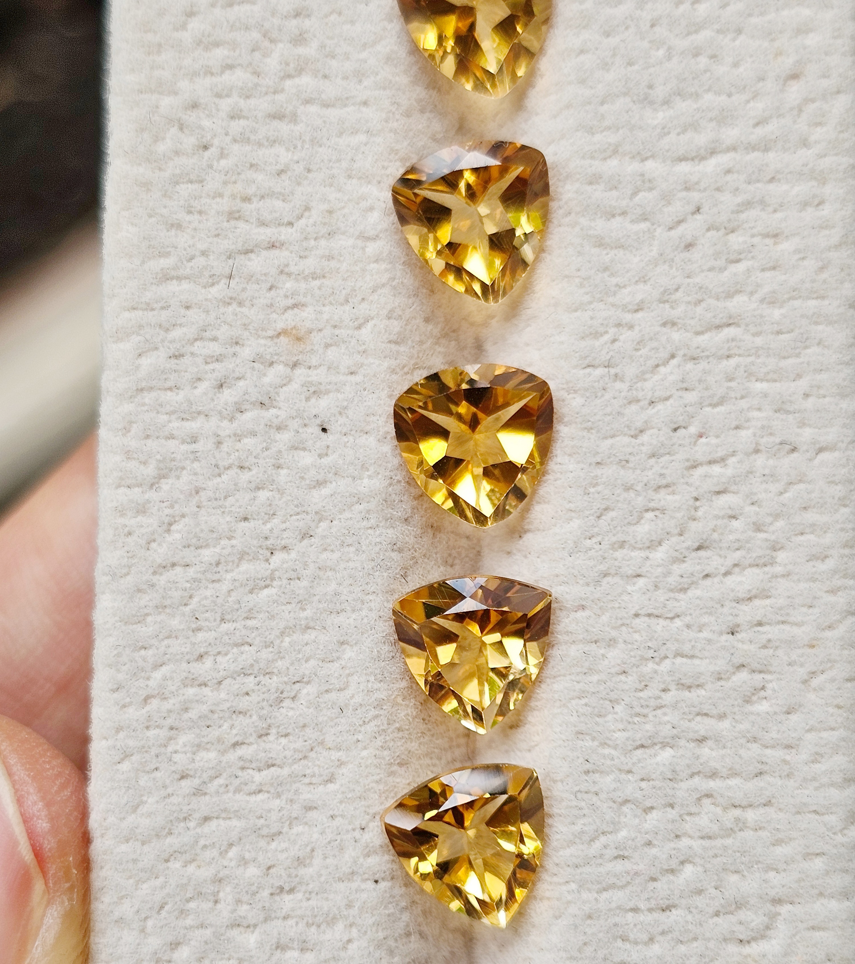 ซิทรินสามเหลี่ยม 7x7mm. 1 เม็ด