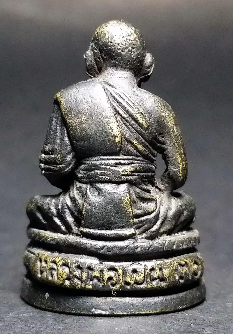 รหัสสินค้า พระกริ่ง พระหล่อ 403 รูปหล่อหลวงพ่อเปิ่น วัดบางพระ จังหวัดนครปฐม สร้างปี 2530 เนื้อทองเหลืองรมดำ