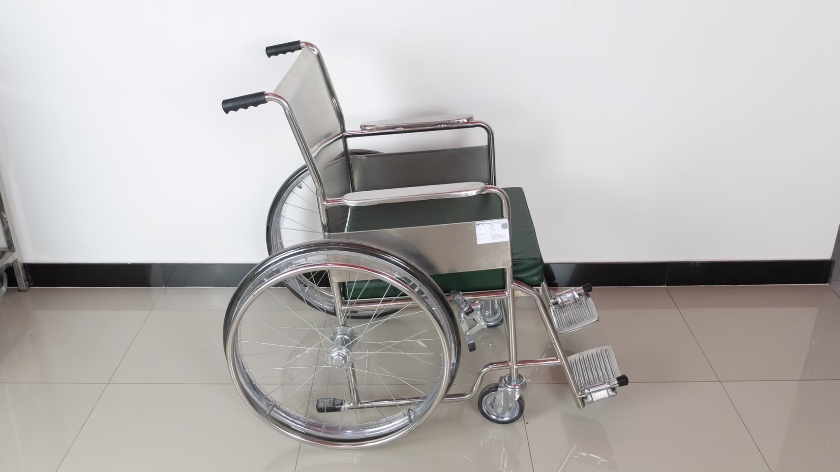 รถเข็นวีลแชร์ผู้ป่วยสแตนเลส รุ่น PS56 แบบพับไม่ได้ พร้อมเบาะรองนั่ง