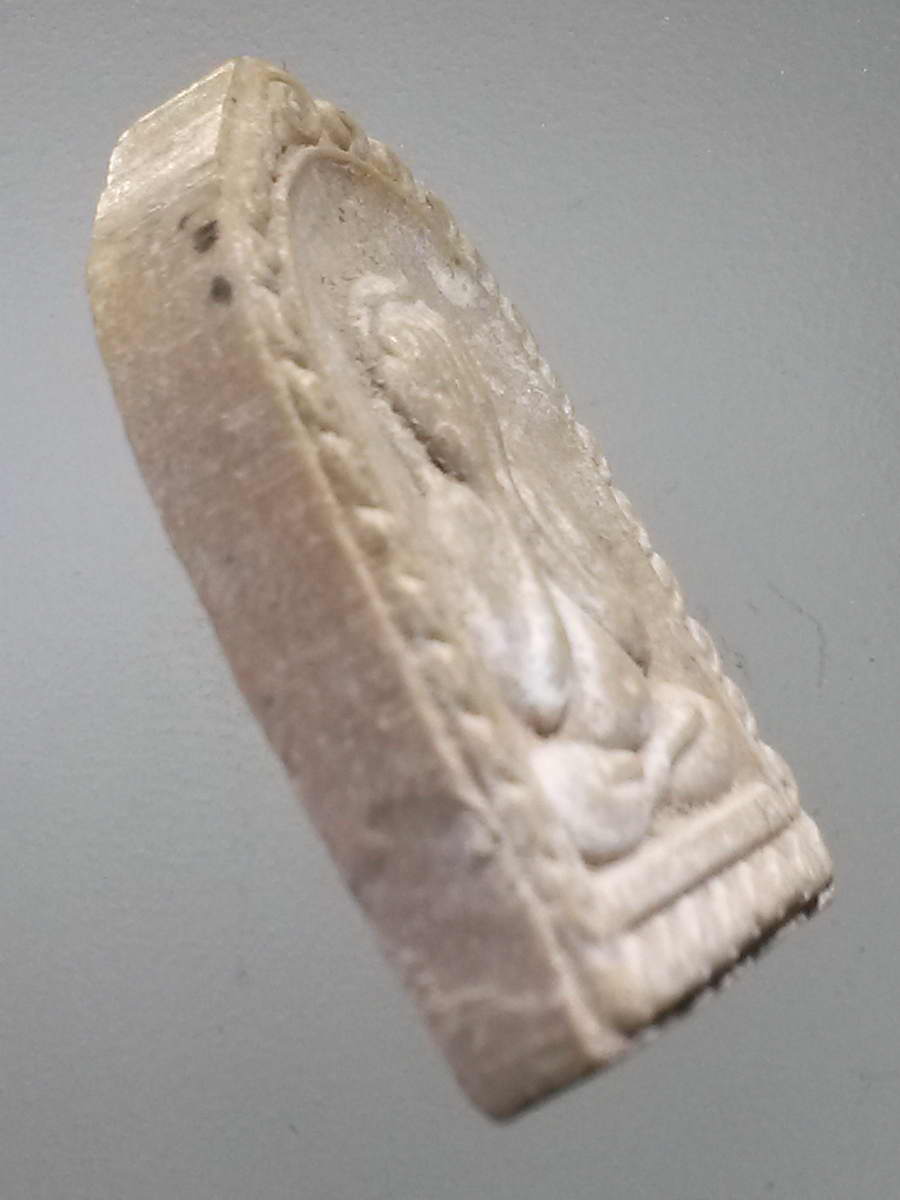 รหัสสินค้า พระปิดตาทั่วไป 248 พระปิดตาเนื้อผง น้ำมัน ปั๊มตรายาง หลวงปู่สนธิ สุมโน วัดเขาดอก อำเภอบ้านนา จังหวัดนครนายก รุ่นสุมโนมหาลาภ อนุสรณ์ 1