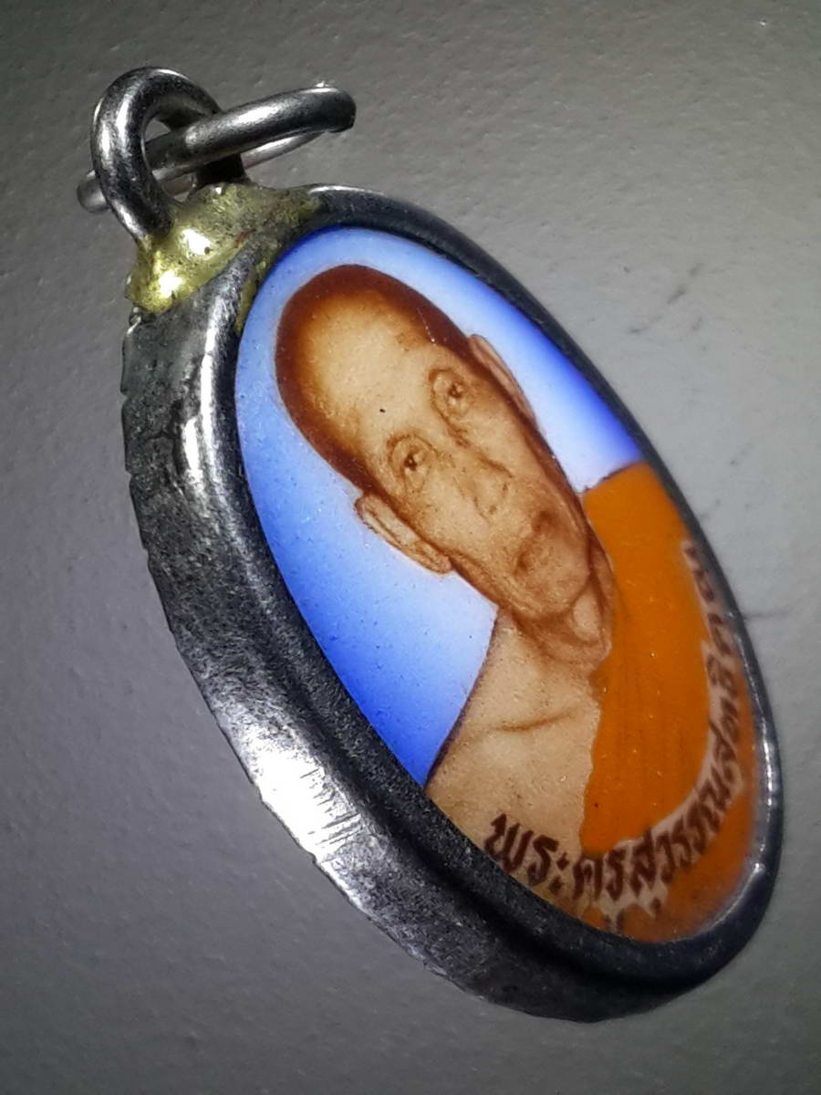 รหัสสินค้า เครื่องราง ล็อตเก็ต ภาพถ่าย 072 ล็อกเก็ตพระครูสุวรรณสุทธิคุณ หลังยันต์ห้า เมตตาธรรม