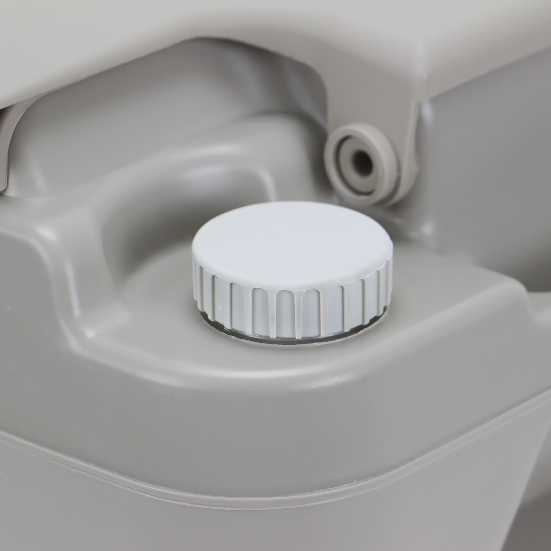 สุขาเคลื่อนที่ รุ่น P.4 ฝารองนั่งแบบวงกลม ความจุน้ำสะอาด 10 ลิตร ความจุของเสีย 10 ลิตร ฟรีสายฉีดชำระ