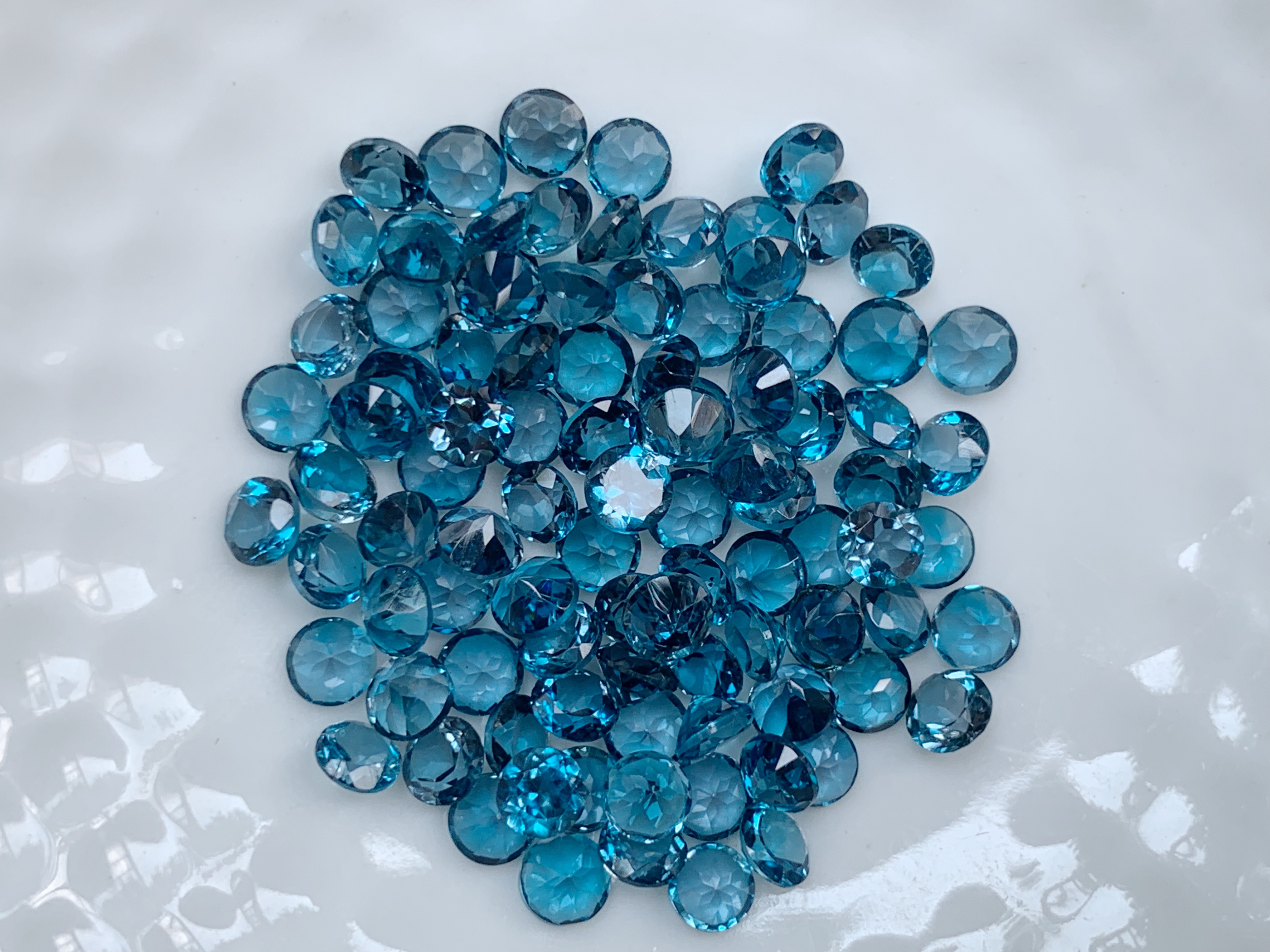 ลอนดอนบลูโทปาสกลม 3.5 มม. 5 กะรัต