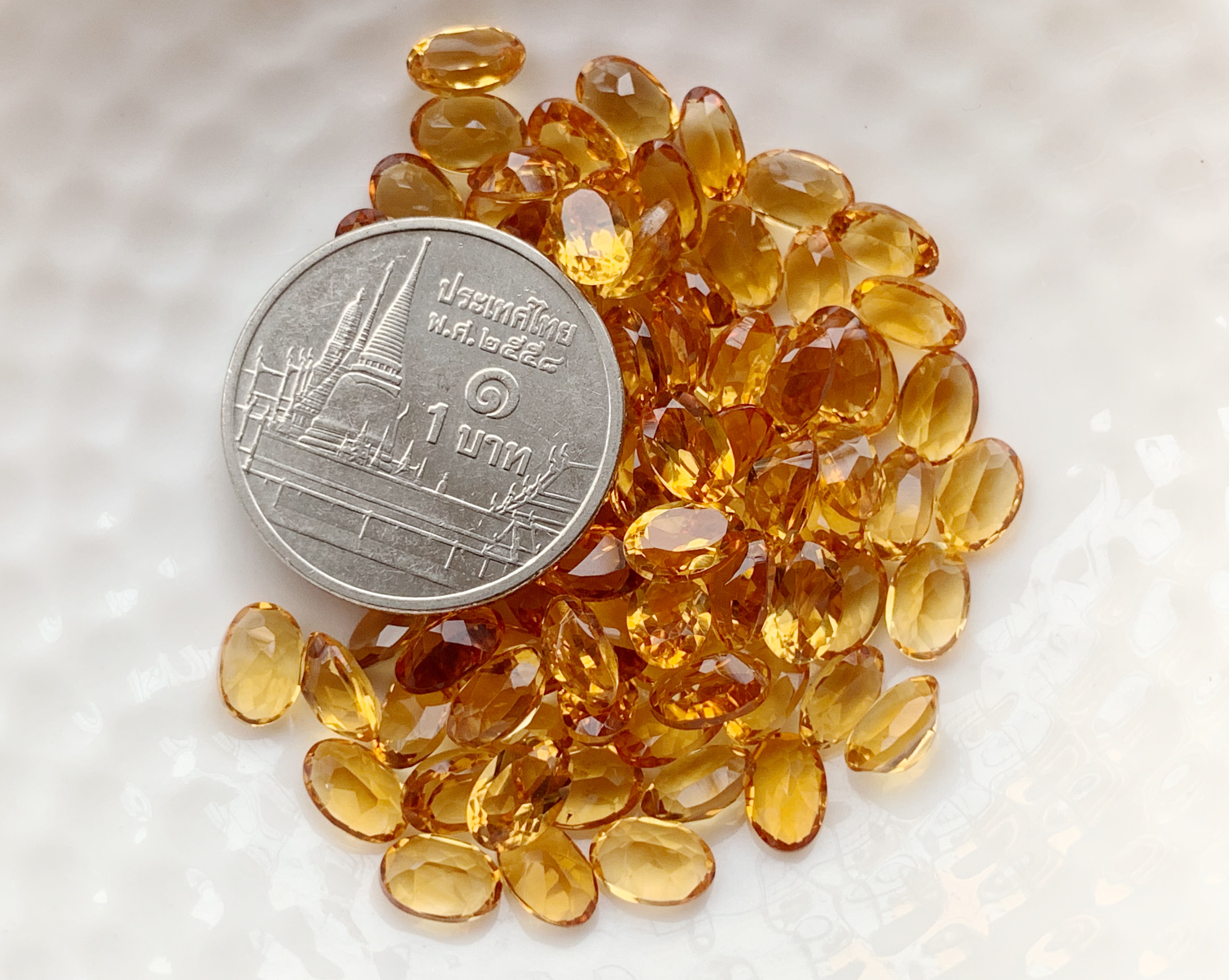 ซิทรินไข่ 6X4 มม. 5 กะรัต