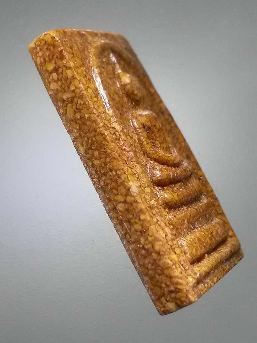 รหัสสินค้า พระสมเด็จวัดต่างๆ 995 พระสมเด็จเนื้อกระเบื้องหลังคาโบสถ์ฝังแผ่นปั๊ม โต พรหมรังสี วัดระฆังโฆสิตาราม กรุงเทพฯ ไม่ทราบปีที่สร้าง พระรายการนี้ให้เช่าบูชาแล้ว