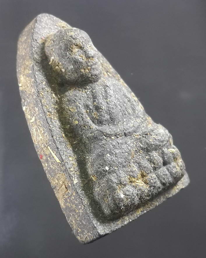 รหัสสินค้า หลวงปู่ทวด วัดต่างๆ 055 หลวงปู่ทวดเนื้อผงโรยไม้มงคล หลังสถูปเจดีย์ วัดช้างให้ จังหวัดปัตตานี ไม่ทราบปีที่สร้าง