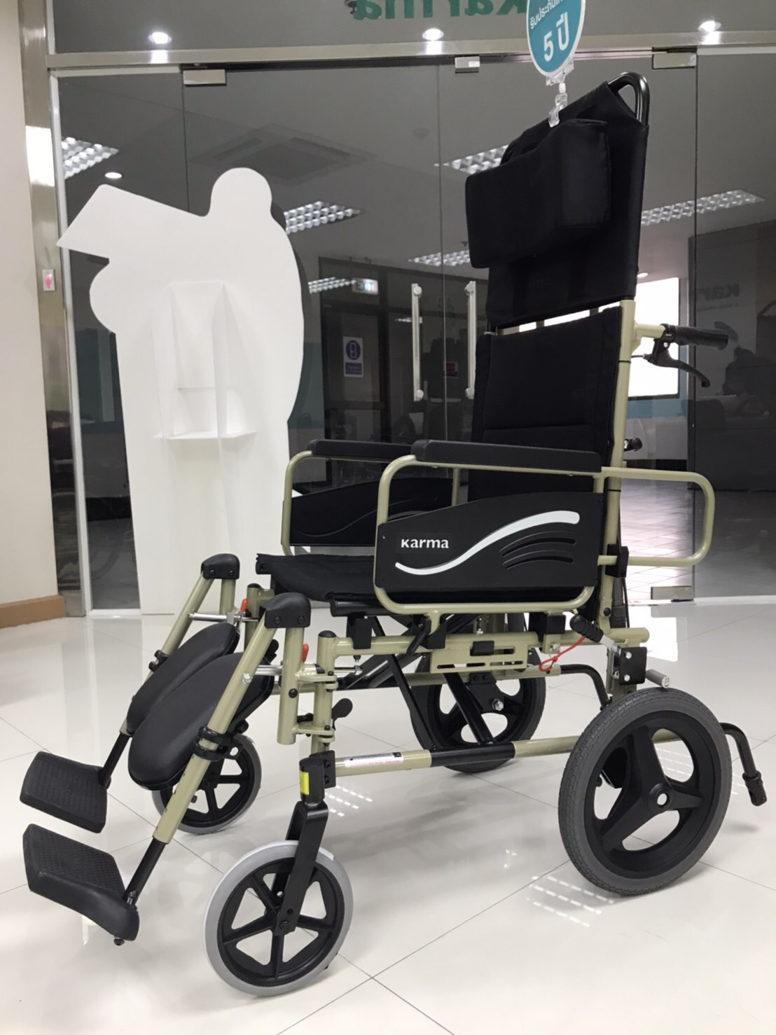 รถเข็นปรับเอนนอน อลูมินัมอัลลอยด์ KARMA รุ่น KM-5000 (WheelChair KARMA KM-5000) ถอดชิ้นส่วนได้ ปรับเอนนอนได้ 170 องศา ที่วางแขนเปิดขี้นได้ เคลื่อนย้ายผู้ใช้งานสะดวก ของแท้ รับประกันศูนย์ไทย 5 ปี