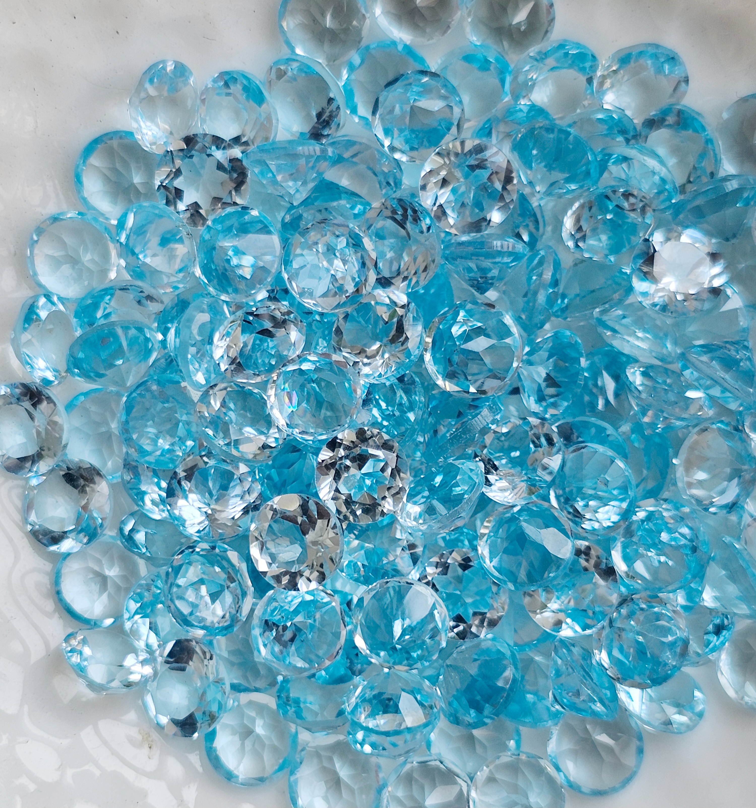 พลอยบลูโทปาสกลม 5.0 มม. 5 กะรัต