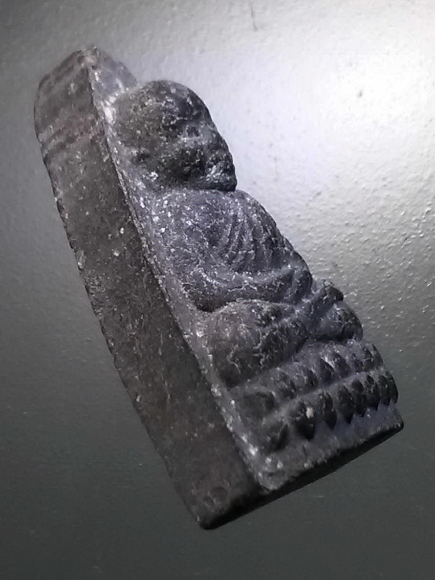 รหัสสินค้า หลวงปู่ทวด วัดต่างๆ 501 หลวงปู่ทวด รุ่นปลดหนี้ หลังยันต์นะ ปลายตวัดเป็น อุณาโลม พระรายการนี้ให้เช่าบูชาแล้ว