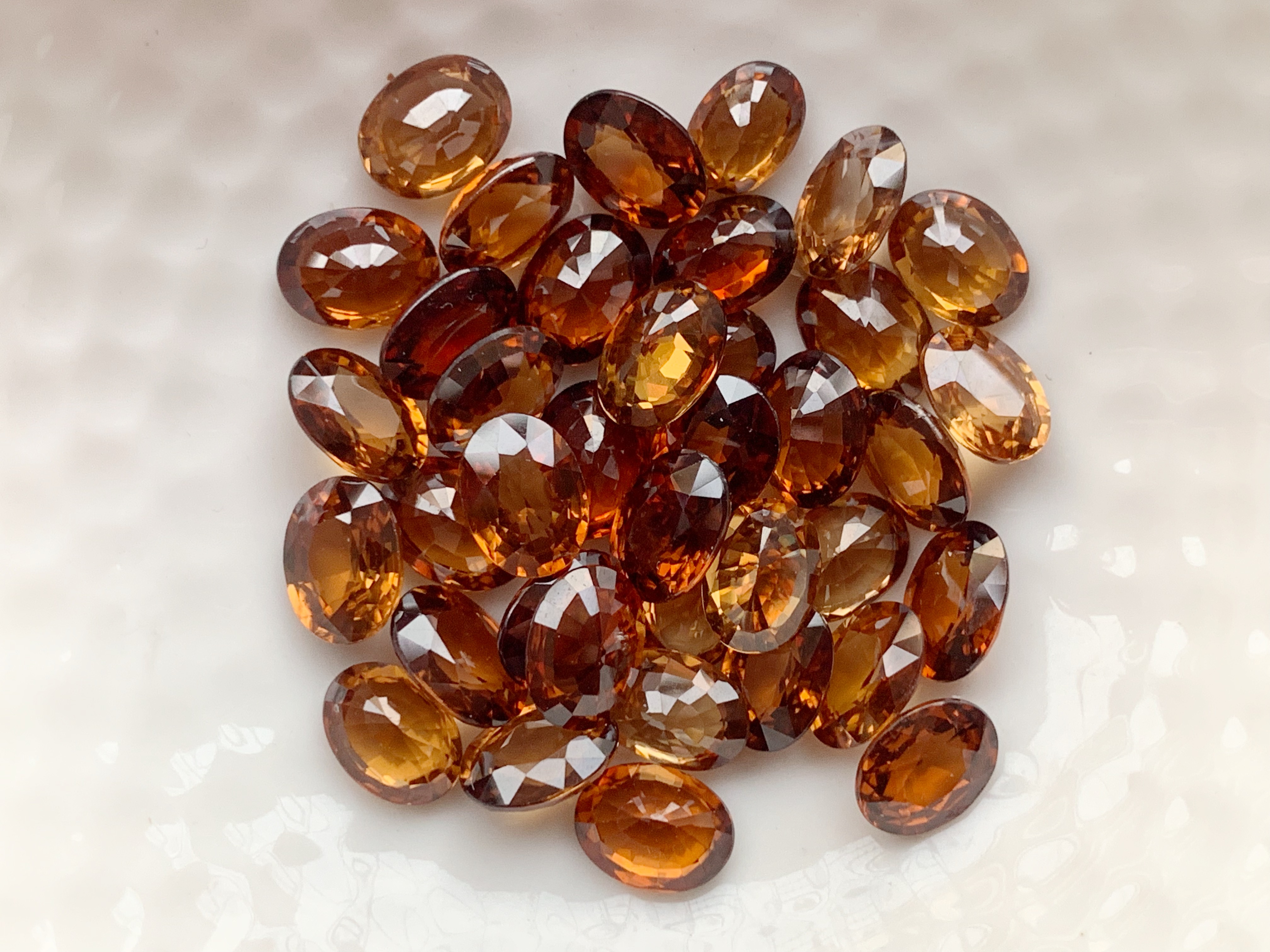 เพทายดิบไข่ 8X6 มม. 1 เม็ด