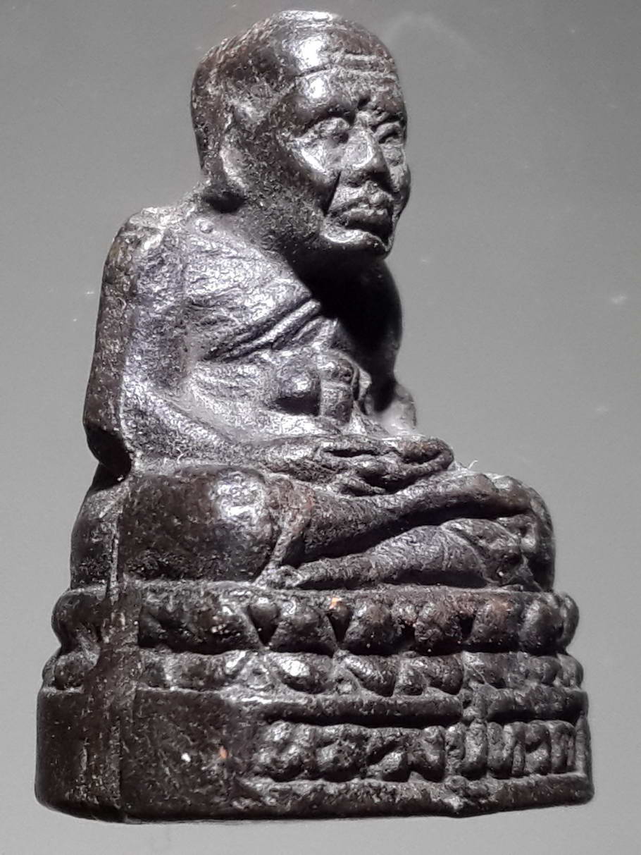 รหัสสินค้า หลวงปู่ทวด วัดต่างๆ 343 รูปหล่อลอยองค์ หลวงปู่ทวด วัดช้างให้ เนื้อว่าน ไม่ทราบวัดที่ออก พระเริ่มมีไข่ขึ้น เนื้อหาเก่ามีอายุ พระรายการนี้ให้เช่าบูชาแล้ว