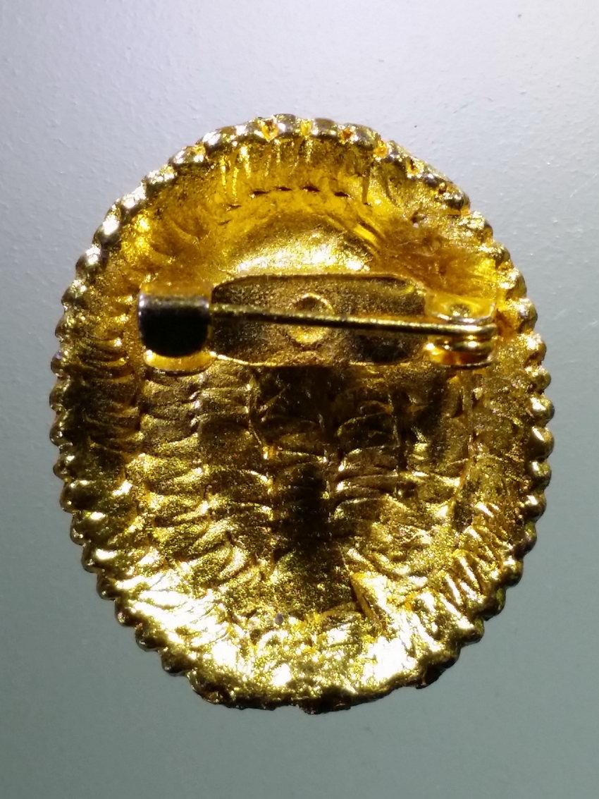 Antig LSD 042 ล็อกเก็ตเข็มกลัดกะไหล่ทองฝังเพชรพระพุทธเมตตา พุทธคยา ประเทศอินเดีย พระรายการนี้ให้เช่าบูชาแล้ว