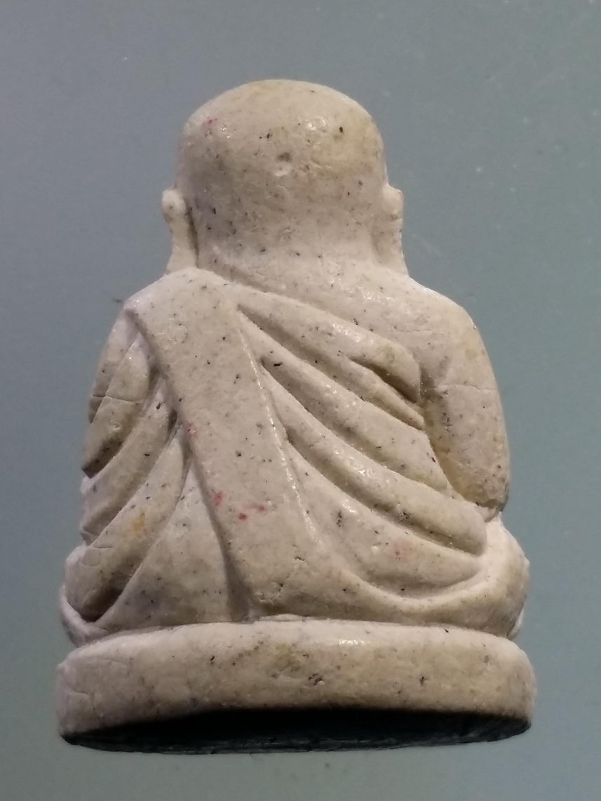 รหัสสินค้า พระไม่ทราบที่ 584 หลวงพ่อเงิน เนื้อผง ลอยองค์ ใต้ฐานปั้มตรายางแดง ไม่ทราบที่