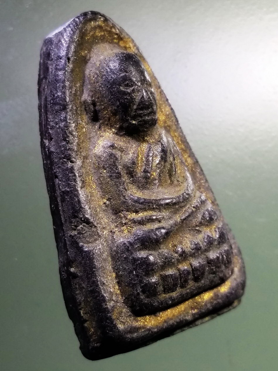 รหัสสินค้า หลวงปู่ทวด วัดต่างๆ 317 หลวงปู่ทวด เนื้อดินเผา วัดช้างให้ จังหวัดปัตตานี สร้างปี 2513 พระครูใบฎีกาขาว สร้าง พระรายการนี้ให้เช่าบูชาแล้ว