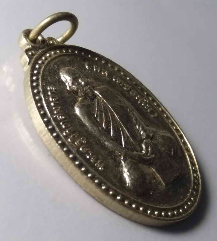 รหัสสินค้า เหรียญคณาจารย์ 357 เหรียญอัลปาก้า หลังยันต์ตรีนิสิงเห หลวงพ่อผล วัดสหธรรมิการาม อำเภอท่ายาง จังหวัดเพชรบุรี สร้างปี 2546