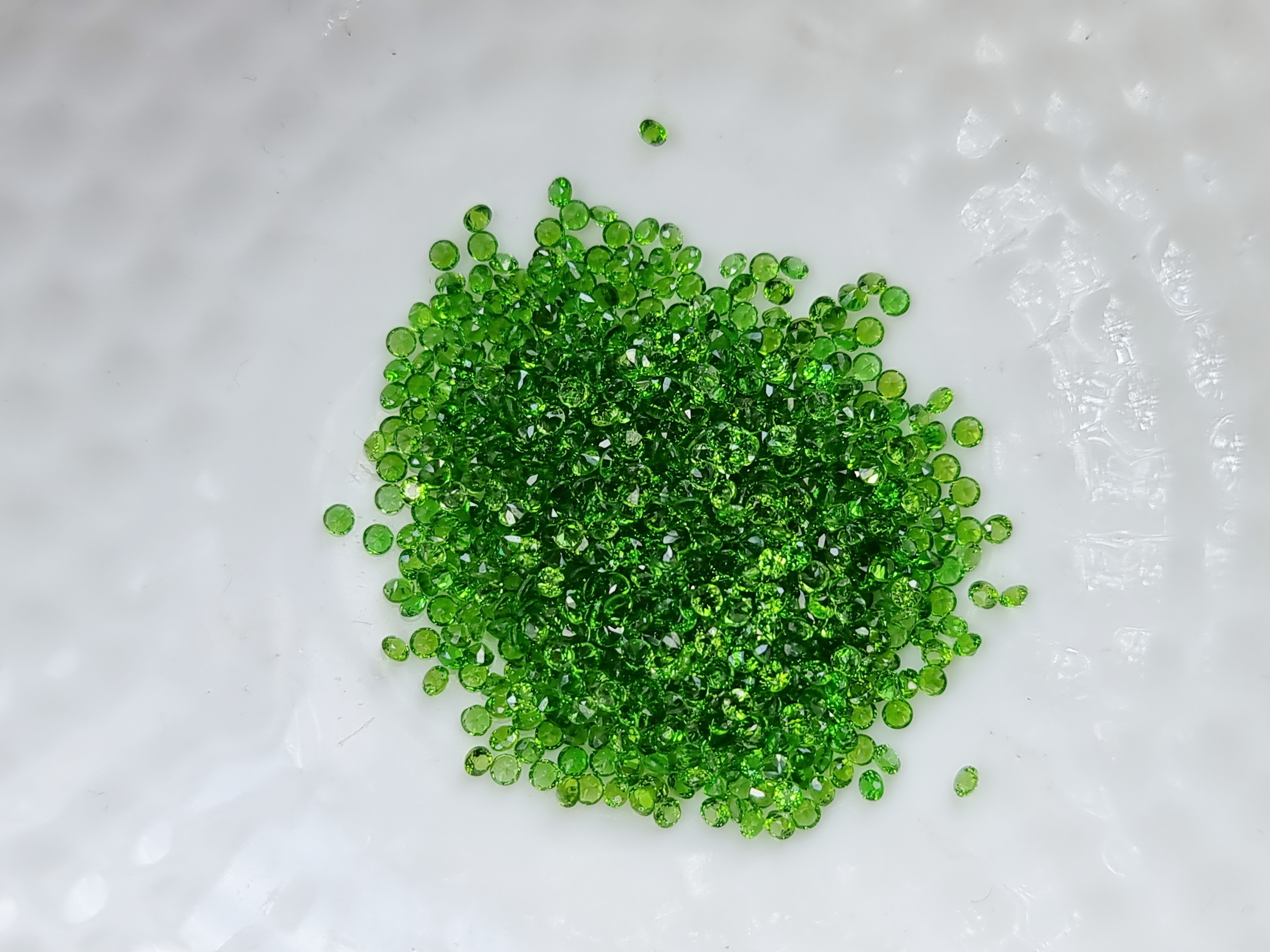 โครมไดออฟไซด์กลม 1.5 มม. 1 กะรัต