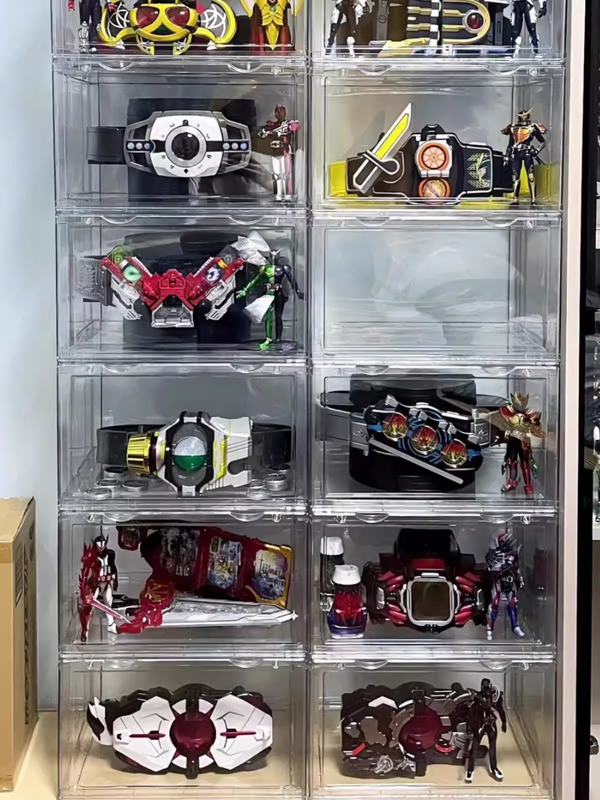 กล่องอะคิลิคใส ใส่เข็มขัดไรเดอร์ Dx CSM ขนาด 43*33*33cm.