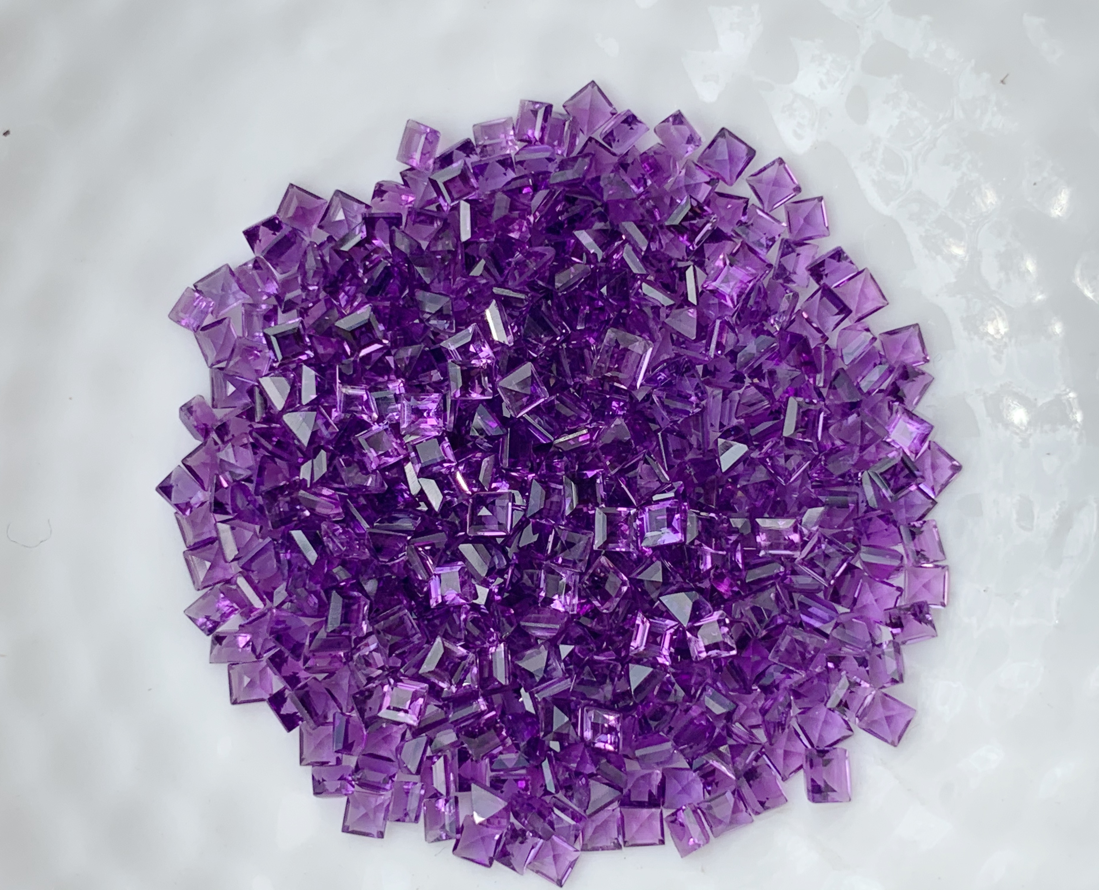 อเมทิสสี่เหลี่ยม 2.5 มม. 5 กะรัต