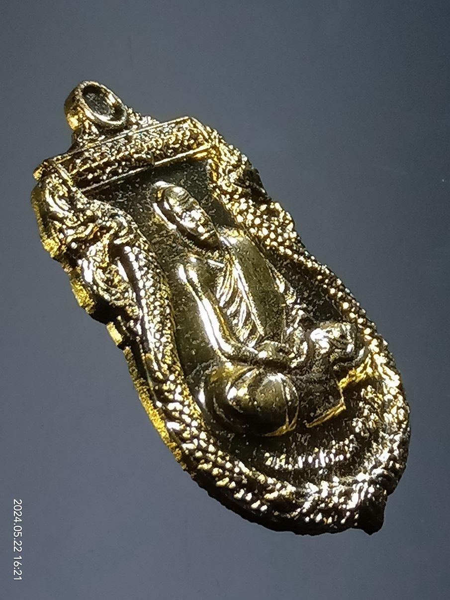 รหัสสินค้า พระมีกล่อง 3946 เหรียญเสมากะไหล่ทอง หลวงปู่อร่าม ชินวังโส วัดป่าถ้ำแกลบ อำเภอเมือง จังหวัดเลย สร้างปี 2559 ที่ระลึกอายุครบรอบ 90 ปี