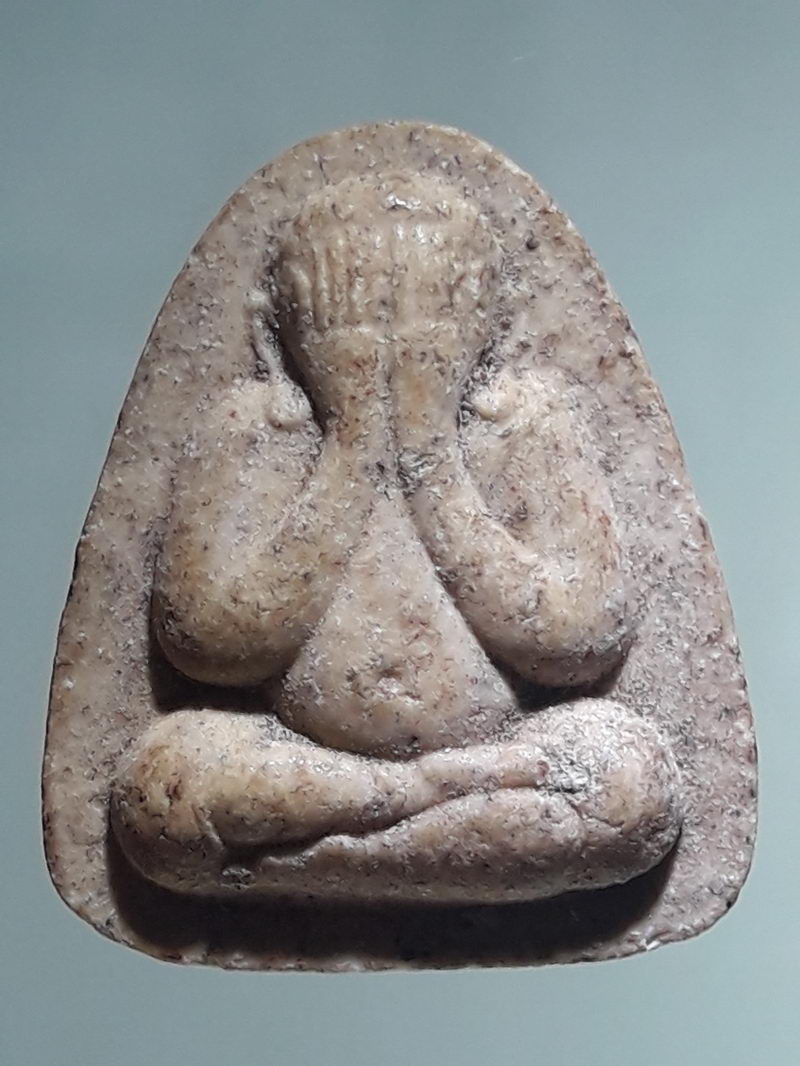 รหัสสินค้า พระเนื้อดิน ผง ว่าน 10534 พระปิดตา เนื้อผง หลังยันต์ พุฒซ้อน แล้วยันต์หัวใจพระสิมพลี นะชาลีติ