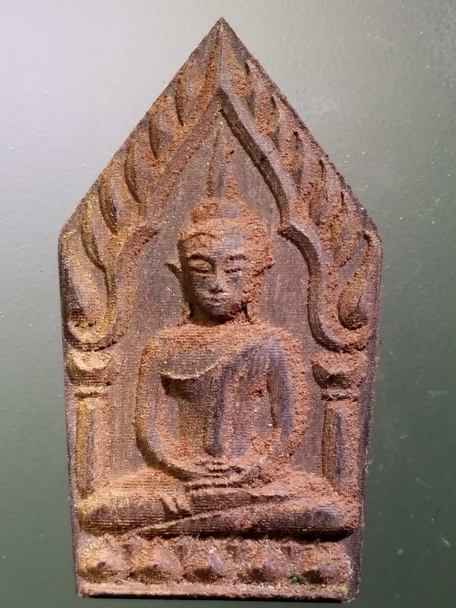 รหัสสินค้า พระมีกล่อง 432 พระขุนแผนแสนรวยทรัพย์ เนื้อไม้แกะเลเซอร์ ติดตะกรุด ติดจีวร ตอกโค๊ต หลวงปู่แสนชัย ชุตินธโร วัดราษฎร์เกรียบจังหวัดอยุธยา