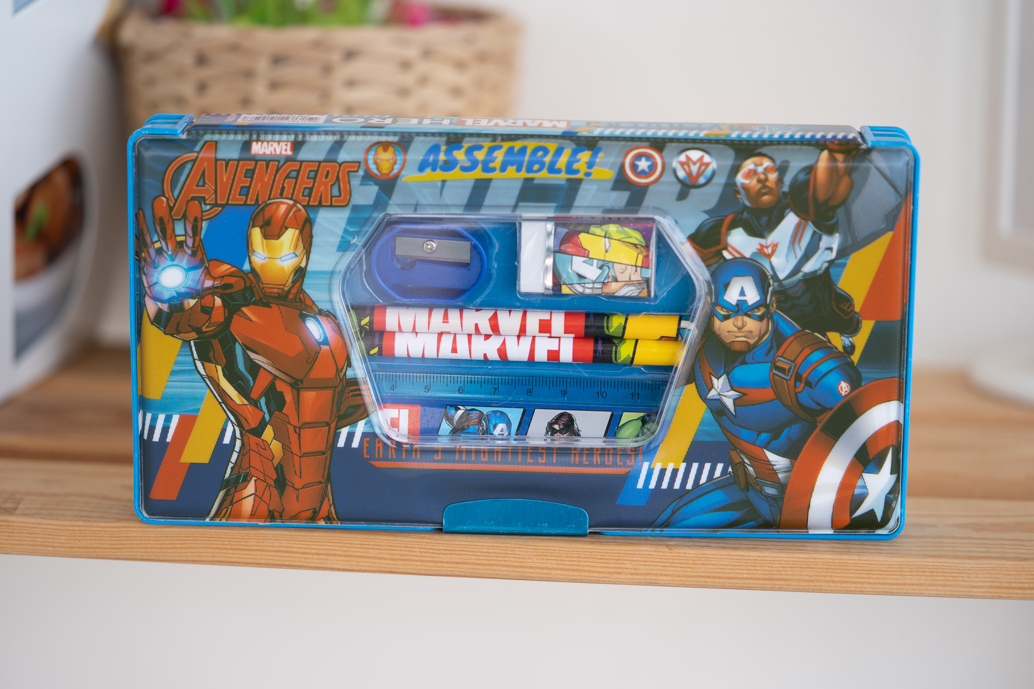 กล่องดินสอแม่เหล็กพร้อมชุดเครื่องเขียนลายอเวนเจอร์ส (Avengers) ลิขสิทธิ์แท้