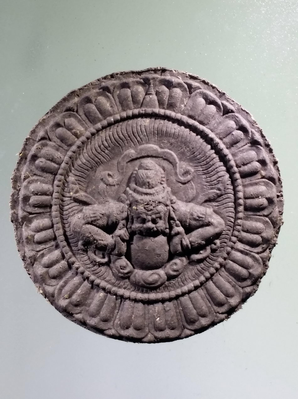 รหัสสินค้า จตุคามรามเทพ 785 จตุคามรามเทพ รุ่นมหาปาฏิหาริย์มั่งมีทรัพย์ เนื้อว่านดำ ขนาด 5.6 cm