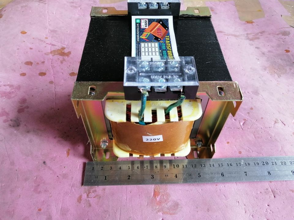 หม้อแปลง 380 To 220V 750VA