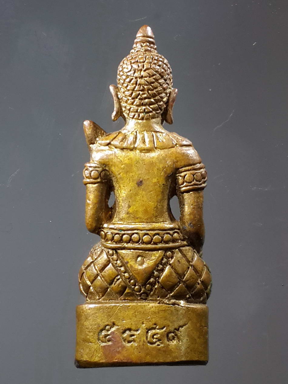 รหัสสินค้า พระกริ่ง พระหล่อ 221 พระอุปคุต เขมร (พระบัวเข็ม) เนื้อนวโลหะ ไม่ทราบที่ น่าจะเป็นพระเกจิยุคเก่าสร้าง เป็นพระหล่อโบราณ แต่งเกลาผิว พระรายการนี้ให้เช่าบูชาแล้ว