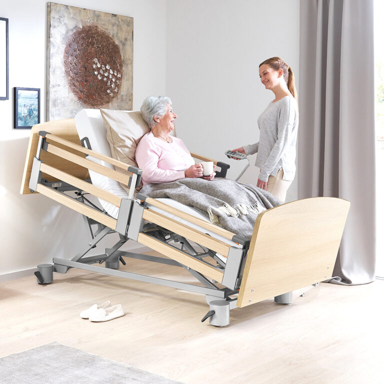 ชุดเตียงคนป่วยไฟฟ้า LIBRA จากประเทศเยอรมัน (เตียงปรับต่ำสุด 25 cm.) ราวกั้นเตียง 2 ตอน แบบเต็มเตียง + พร้อมที่นอนโฟมป้องกันแผลกดทับ MERCURY หนา 15 ซม. จากประเทศอังกฤษ + ชุดผ้าปูที่นอน