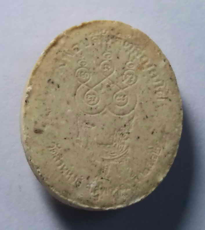 รหัสสินค้า พระมีกล่อง 027 พระผงรูปเหมือน เนื้อผง หลวงพ่อปลื้ม วัดสวนหงส์ จังหวัดสุพรรณบุรี