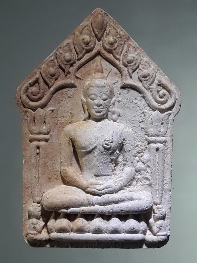 รหัสสินค้า พระเนื้อดิน ผง ว่าน 10429 พระขุนแผนซุ้มเรือนแก้ว รุ่นสร้างพระธาตุเจ้ารัตตวาปีศรีภูเพียง วัดหนองแดง ภูเพียง นครน่าน สร้างปี 2565 องค์นี้แช่น้ำมนต์