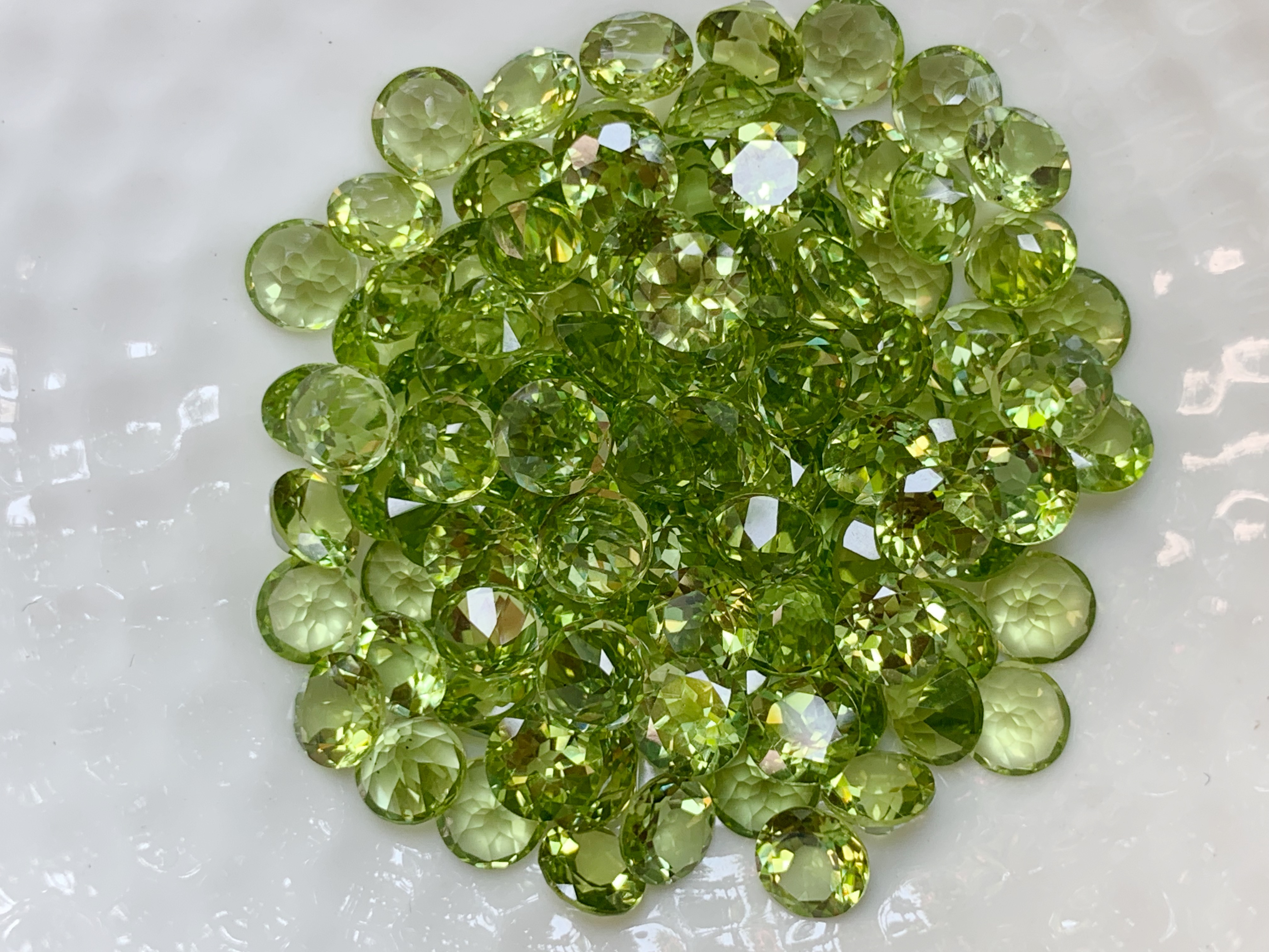 เพอริดอทกลม 5.0 มม. 5 กะรัต